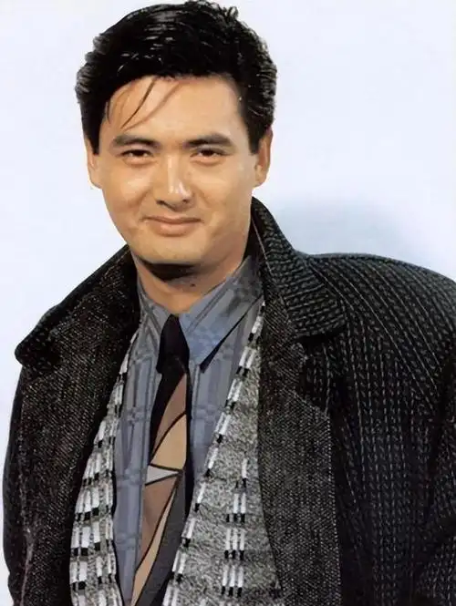 68岁周润发近照看着心酸,身材消瘦手臂全是疙瘩,疑晚年患糖尿病