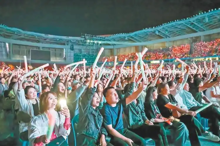 2024"清爽榆林"演唱会举行 2.3万余名观众共赴音乐盛宴