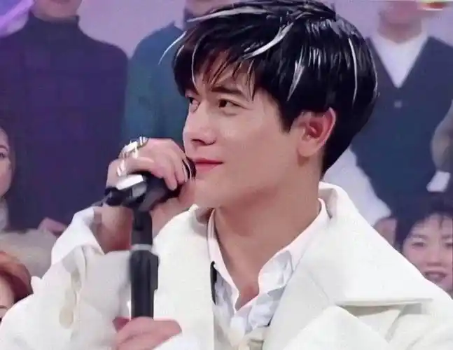 郭富城18岁时的照片曝光,出道至今已38年!