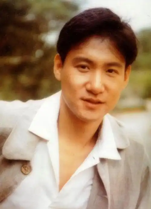 歌神张学友,62岁一字马,又唱又跳,网友叹到:越老越酷