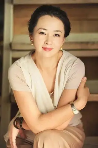 她和张国立离婚后,儿子成为她一生的痛苦,31年来单身至今!_罗秀春