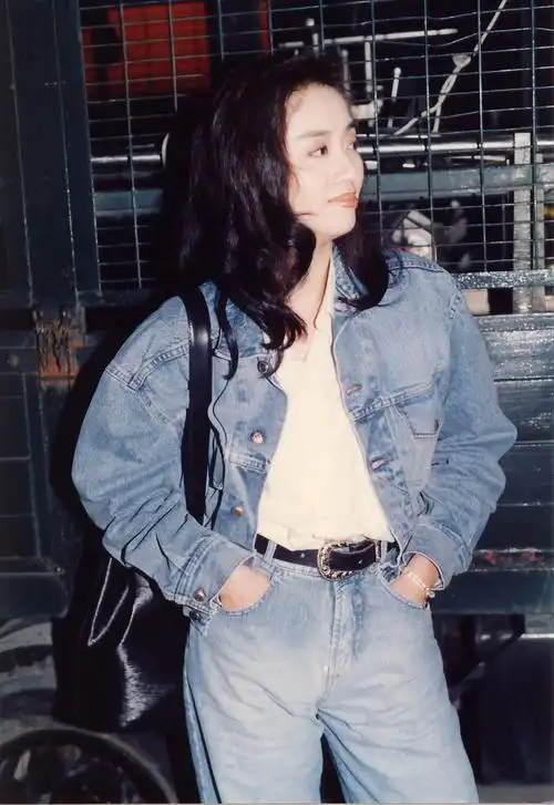 能给我推荐一张你最喜欢的梅艳芳小姐的照片吗