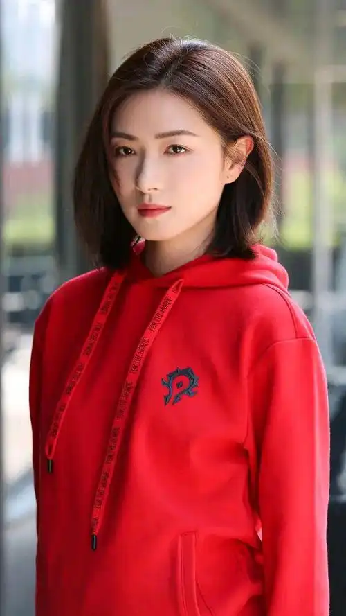 万茜美图,玉颜艳堪春红!