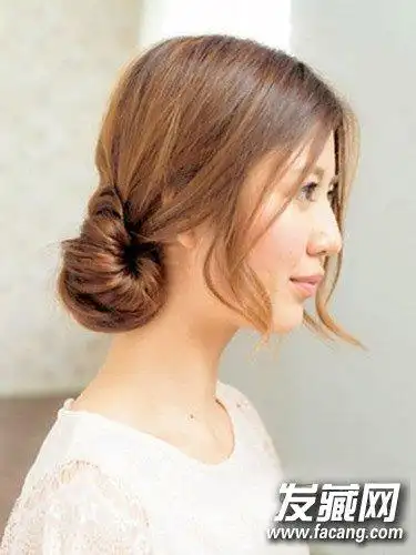 马尾清爽立体十分减龄 中长卷发发型扎法图解(5)