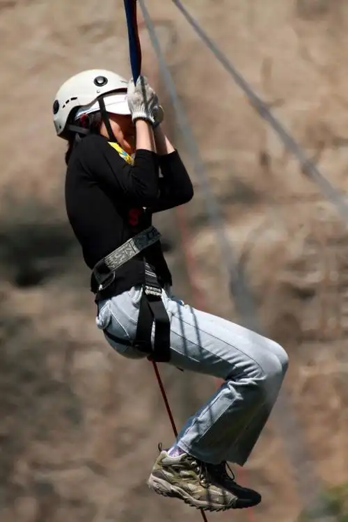 还有年仅10岁的小mm,一老一少都了不起啊成功挑战后的大姐俏皮的表情.
