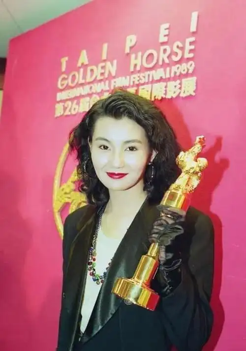 息影19年,纪实59岁张曼玉近况:不婚无子独居,网友:飒!