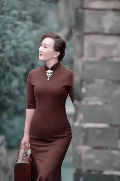 中走出的女人花,冷艳香凝,盛开在岁月中,飘荡在无数人的梦里 写美篇