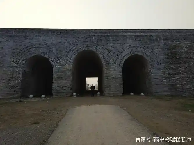 凤阳明中都皇故城,明朝三大都城之一,相传用"五色土"而建