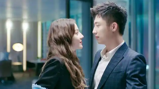 迪丽热巴黄景瑜:幸福触手可及,热带鱼留给春天的美好回忆