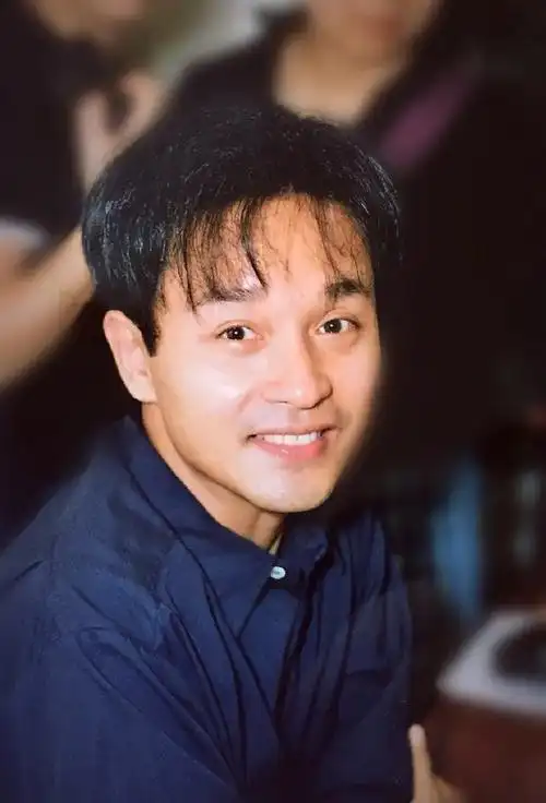 原名张发宗,是华人社会最有影响力的演艺人之一,香港知名男演员,歌手