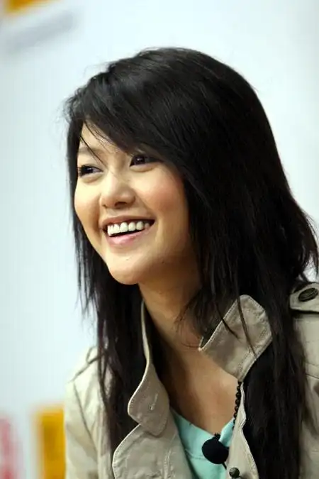 超女谭维维做客谈感情爱情有助于事业成功