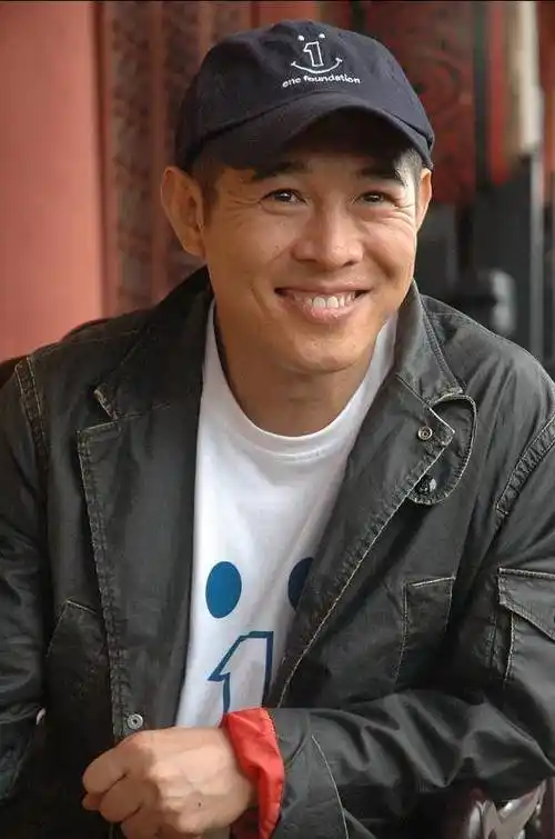 李连杰近照引争议!