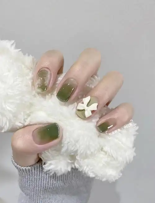 小知识:显手白的美甲颜色(手黑的女生做什么颜色的美甲好看)-图4