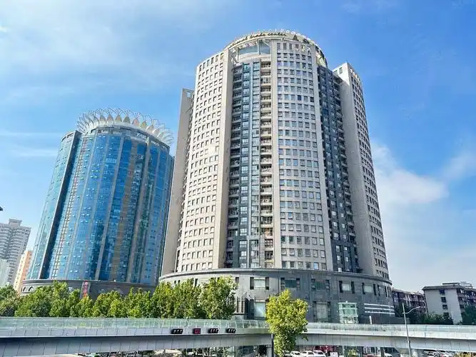 金城国贸240平带家具裕鸿国际随时看,郑州管城东大街金成国贸大厦写字