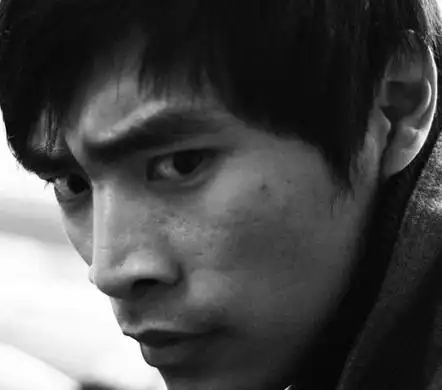 额头在面相上称为"官禄宫",象征着男人的事业前途,亦代表着他们一生的