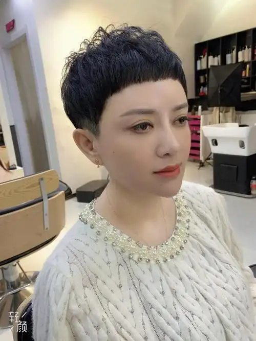 女人40岁,今夏发型这样剪,拒绝老气显年轻|刘海|短发|烫发|发尾|发际