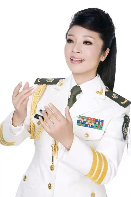 李丹阳现身文艺晚会 深情演唱《我的姐妹兄弟》