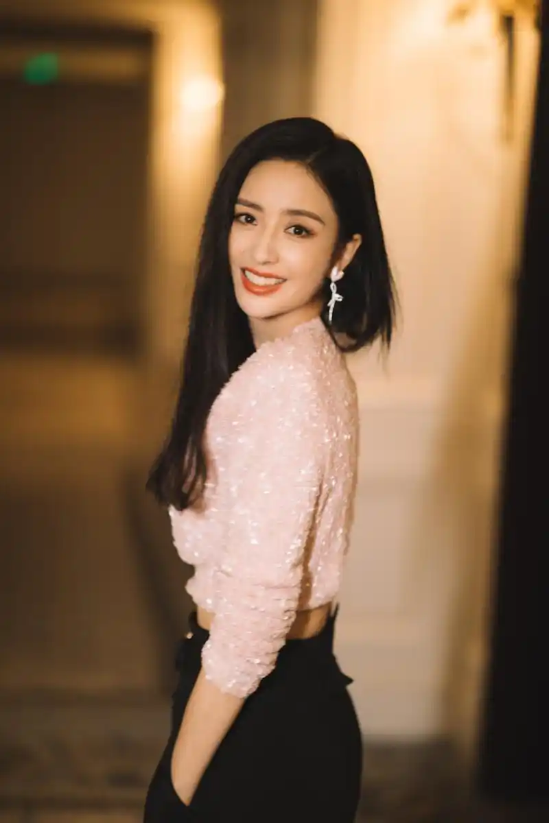 佟丽娅美图:风姿绰约,艳丽动人