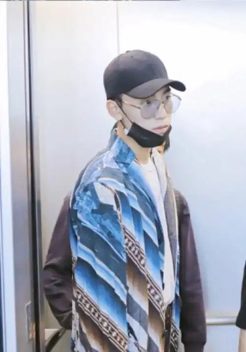 王子异戴眼镜合集,你们是不是有为这个文质彬彬的少年少年心动呢?