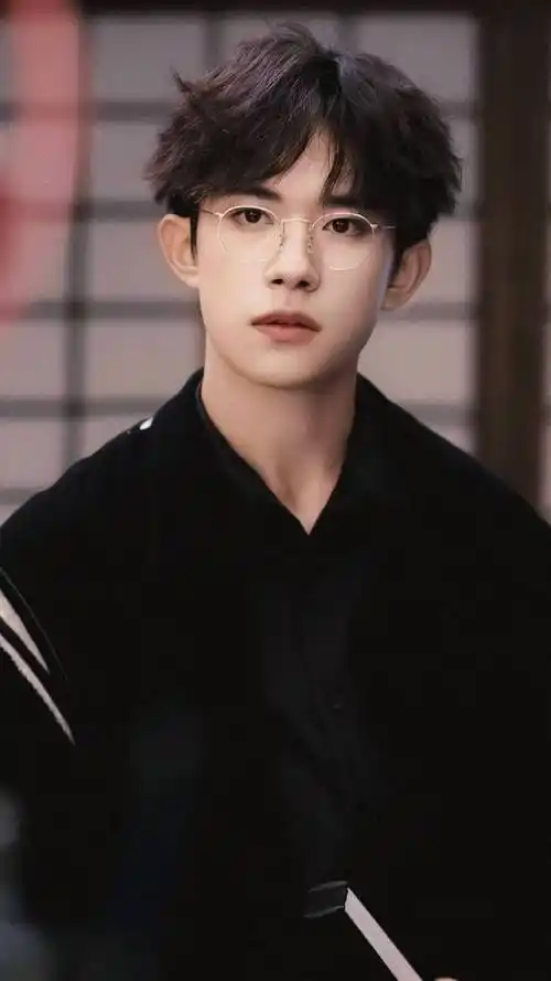 易烊千玺 比帅照更有杀伤力