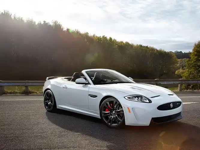 捷豹xkr-s敞篷车桌面壁纸