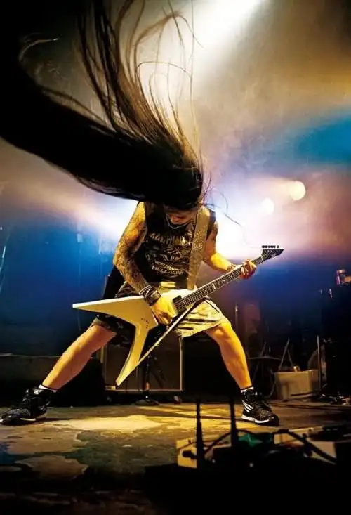 奥林巴斯e-m5:定格劲爆摇滚现场