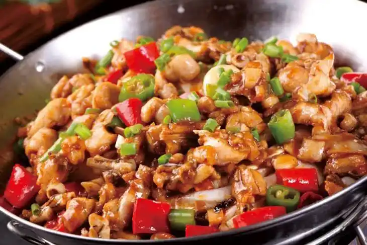 做干锅牛蛙时,焯水还是油炸?都不对,应该这样做,鲜嫩入味