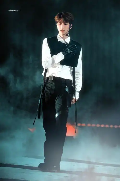 严浩翔 十九弥新淬火逐歌##内娱腰精天花板##今日星拍放送