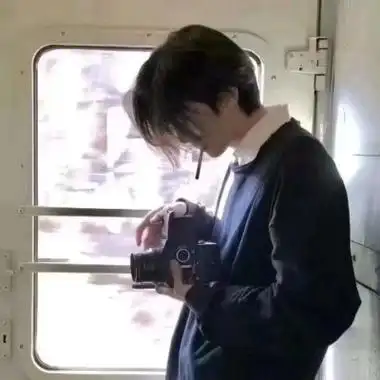 高清帅气的霸气高冷孤独男头抽烟图片