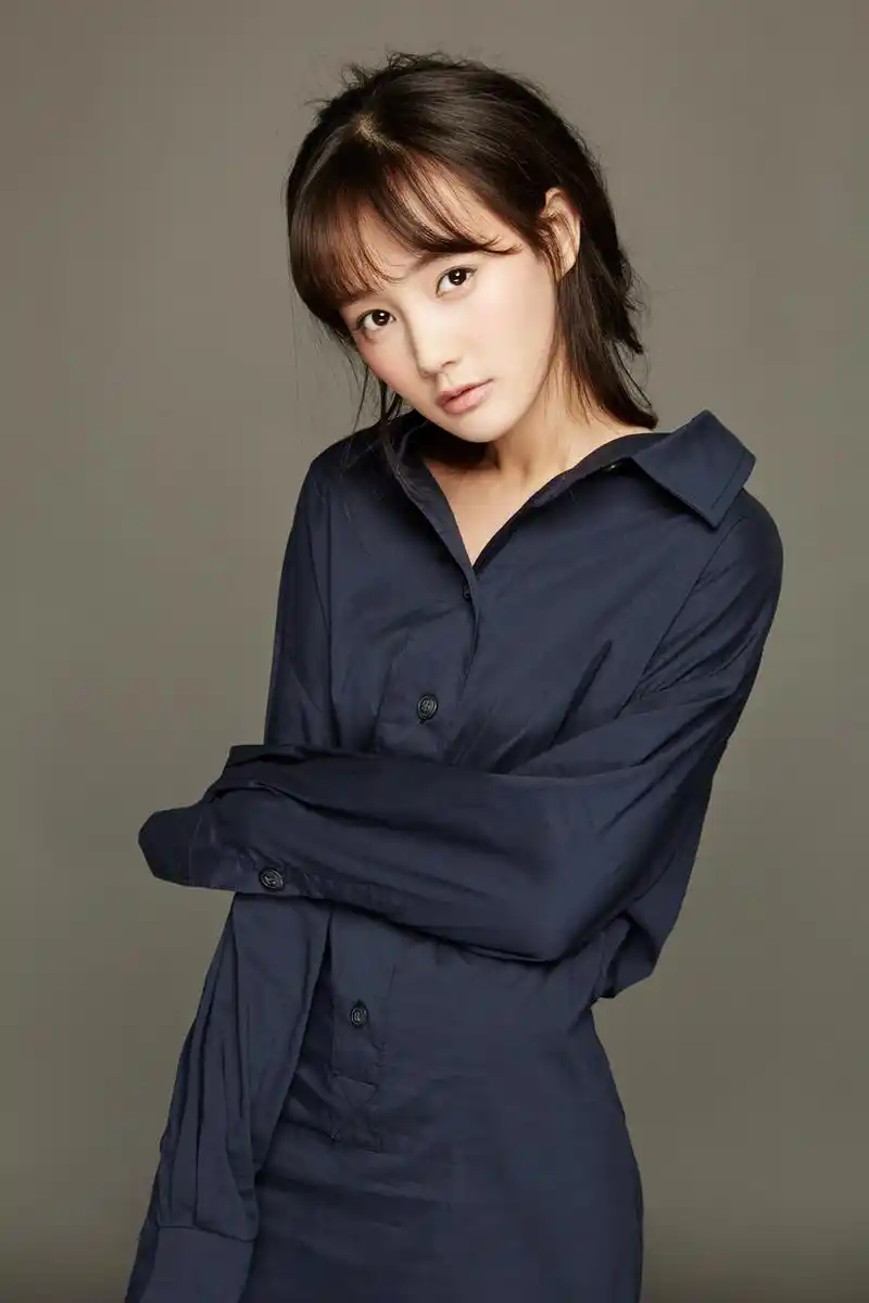 p>李一桐,1990年9月6日出生于山东省济南市,中国内地女演员,毕业于 a