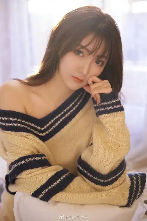 露肩毛衣美女手机壁纸