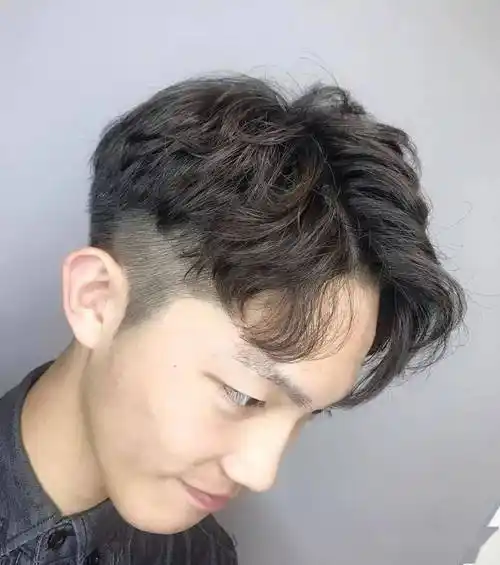 了好多男士烫发发型图片,其中有男生纹理烫,男生锡纸烫,男生定位烫等