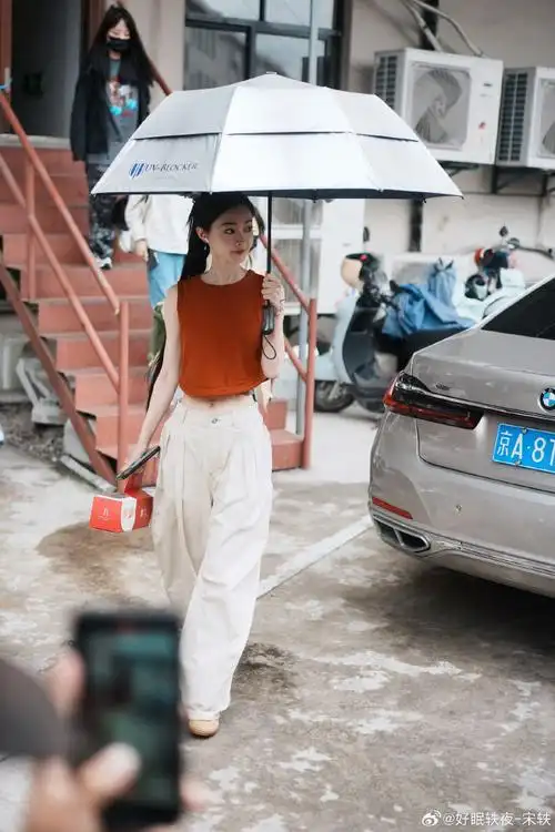 车车的名品马甲线  还有这小腰,我直接斯哈斯哈!