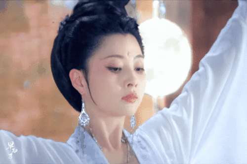 殷桃的花蕊夫人,就像从仕女图里走出来一样!