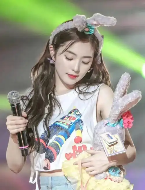 irene裴珠泫惊艳舞台照