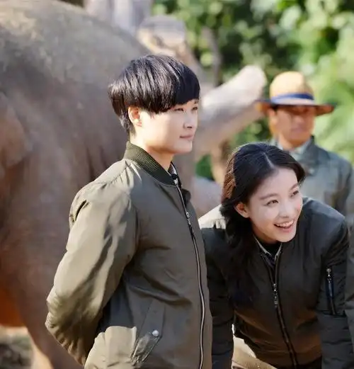 倪妮黑料(贵人相助倪妮力挺张艺谋后被造黑料今靠结识李宇春逆转人生)