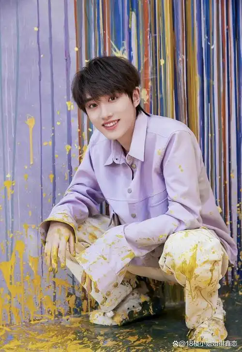 少年丁程鑫明媚如初