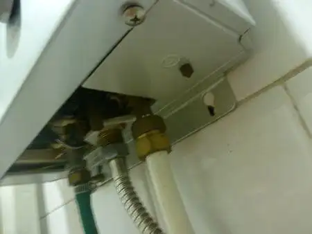 热水器电池在哪里