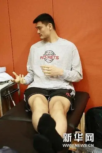 篮球巨人大脚恐怖 奥尼尔完爆姚明孙明明_手机网易网