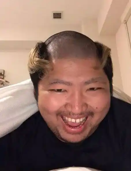 超丑肥宅男找了个不离不弃的漂亮女友成网红网友大呼不公平