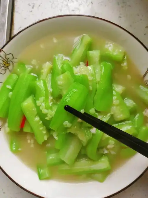 丝瓜的作用与功效禁忌_秋葵的功效与作用凉拌丝瓜_丝瓜藤的功效与作用