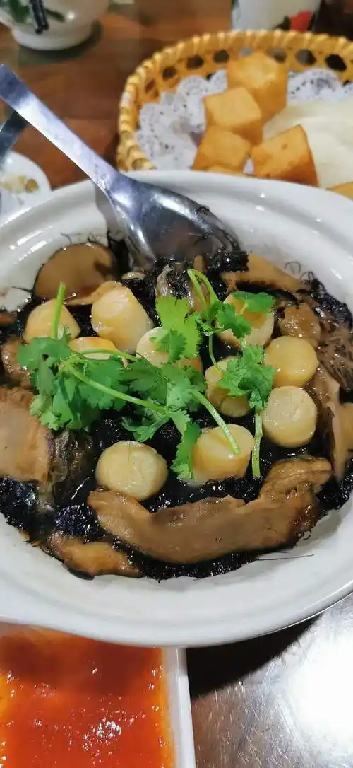 海参瑶柱,这道菜有点奢华,很是滋补,泉州人很会懂得用食材来补充人体