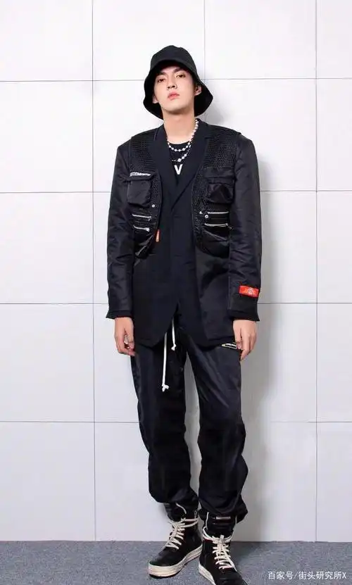 《潮流合伙人》时髦店长,吴亦凡精致的穿搭风格,男生们快来学习