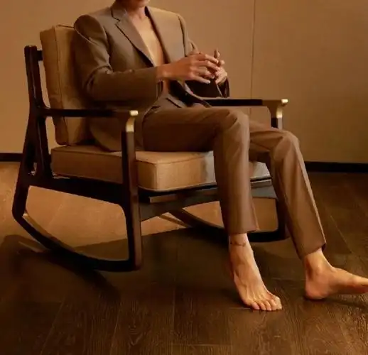 我真的不是嬷嬷啊?谁想看脚啊?