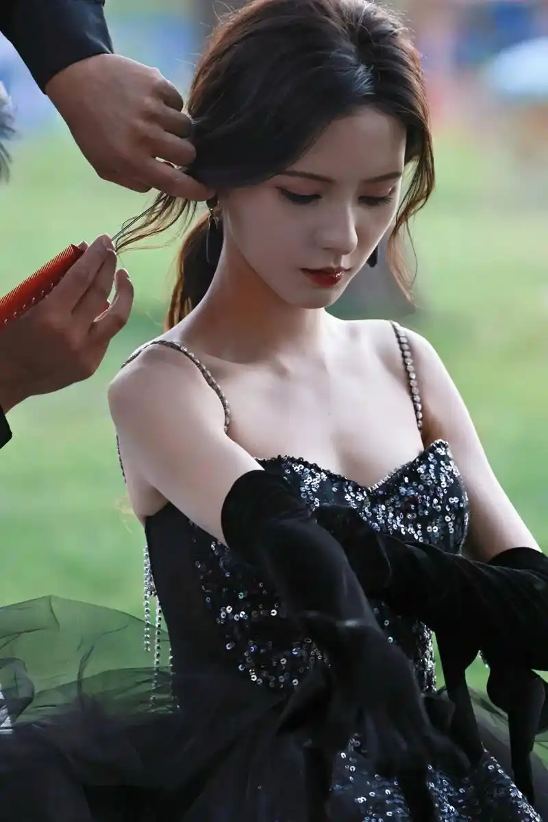 张予曦这身材颜值穿啥都好看,高冷中又带着一丝甜美#一眼沦陷# #惊艳