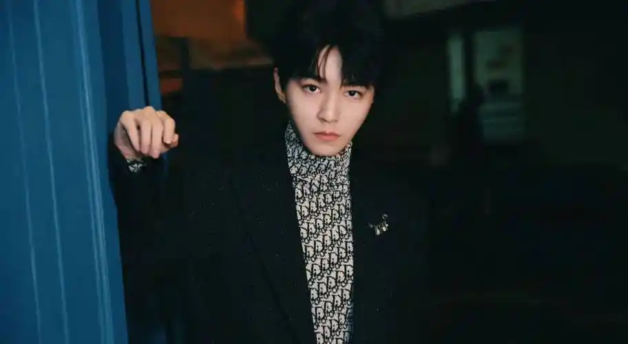 王俊凯机场怼代拍:你们负得了责吗?_wang_being_the