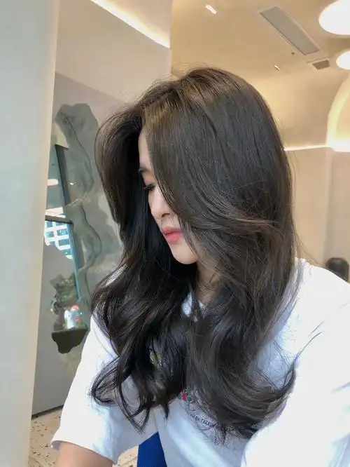 一头柔顺的秀发真的很提升气质