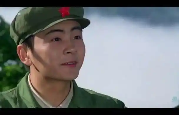 谁年轻时还不是小鲜肉?张嘉译完全是神颜,胖洪比贾宝玉长得清秀