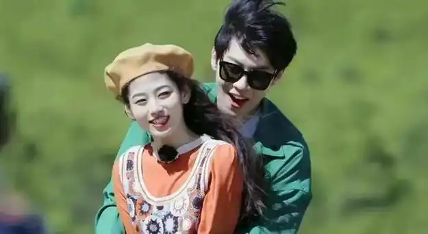 与00后海王搂在一块,网友:难怪被董子健扫地出|爱情|周杰伦|冒险片