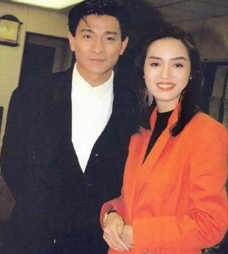 当年,刘德华问赖文慧:"有人出3000万挖你,你为什么不去?